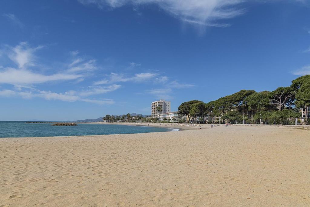 Vitaly Beach กัมบริลส์ ภายนอก รูปภาพ